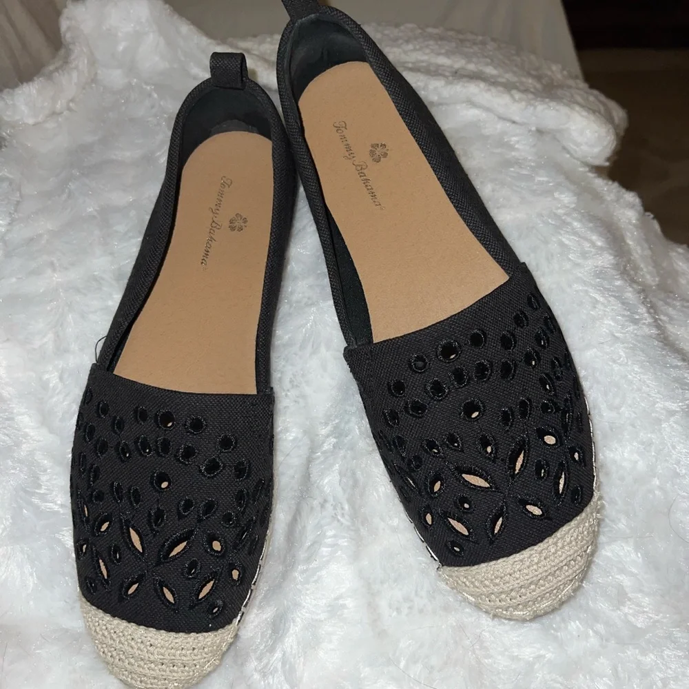 Tommy Bahama Selena Black and Cream Espadrilles